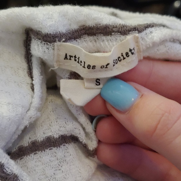 A cute white striped sweater - Picture 2 of 2